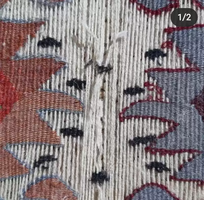 Tapis Kilim Turc endommagé