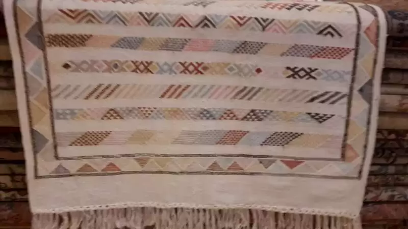  Restauration experte de la teinture d'un tapis kilim ancien ( après )