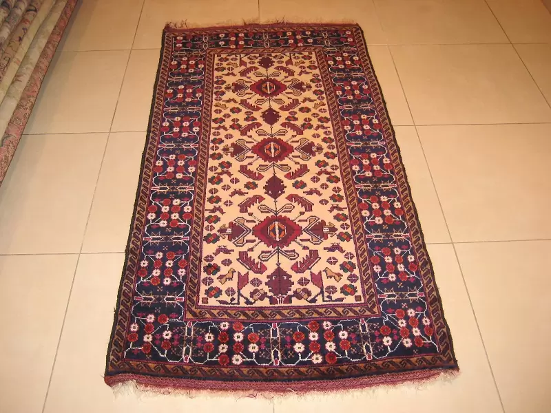 tapis d'orient aux couleurs ravivées après nettoyage professionnel